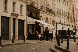 Café de Flore à Paris : l'âme de Saint-Germain-des-Prés
