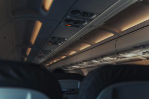 Déodorant avion : les règles pour voyager sereinement