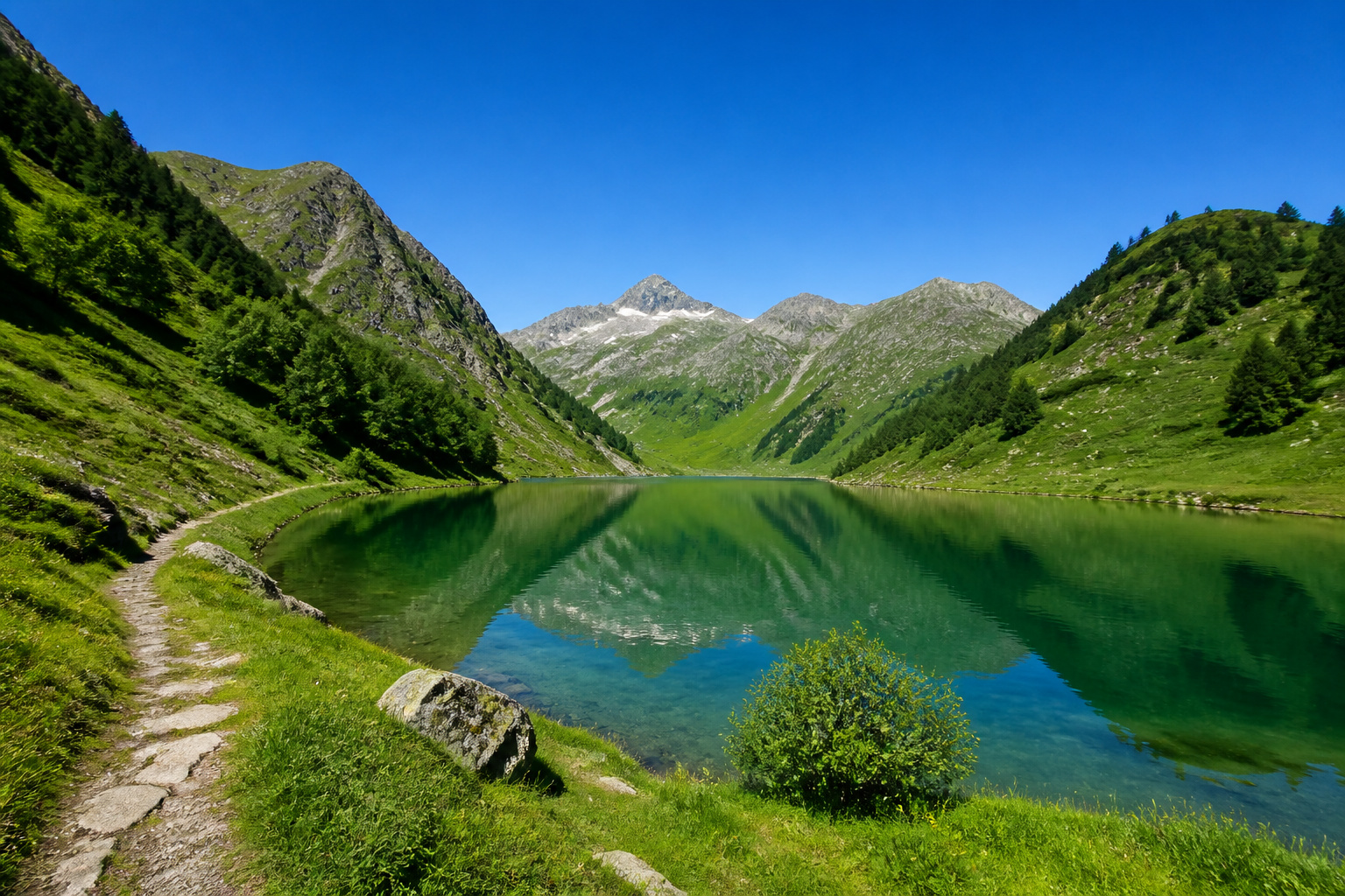 Le lac de Bethmale : merveille naturelle à 1074m