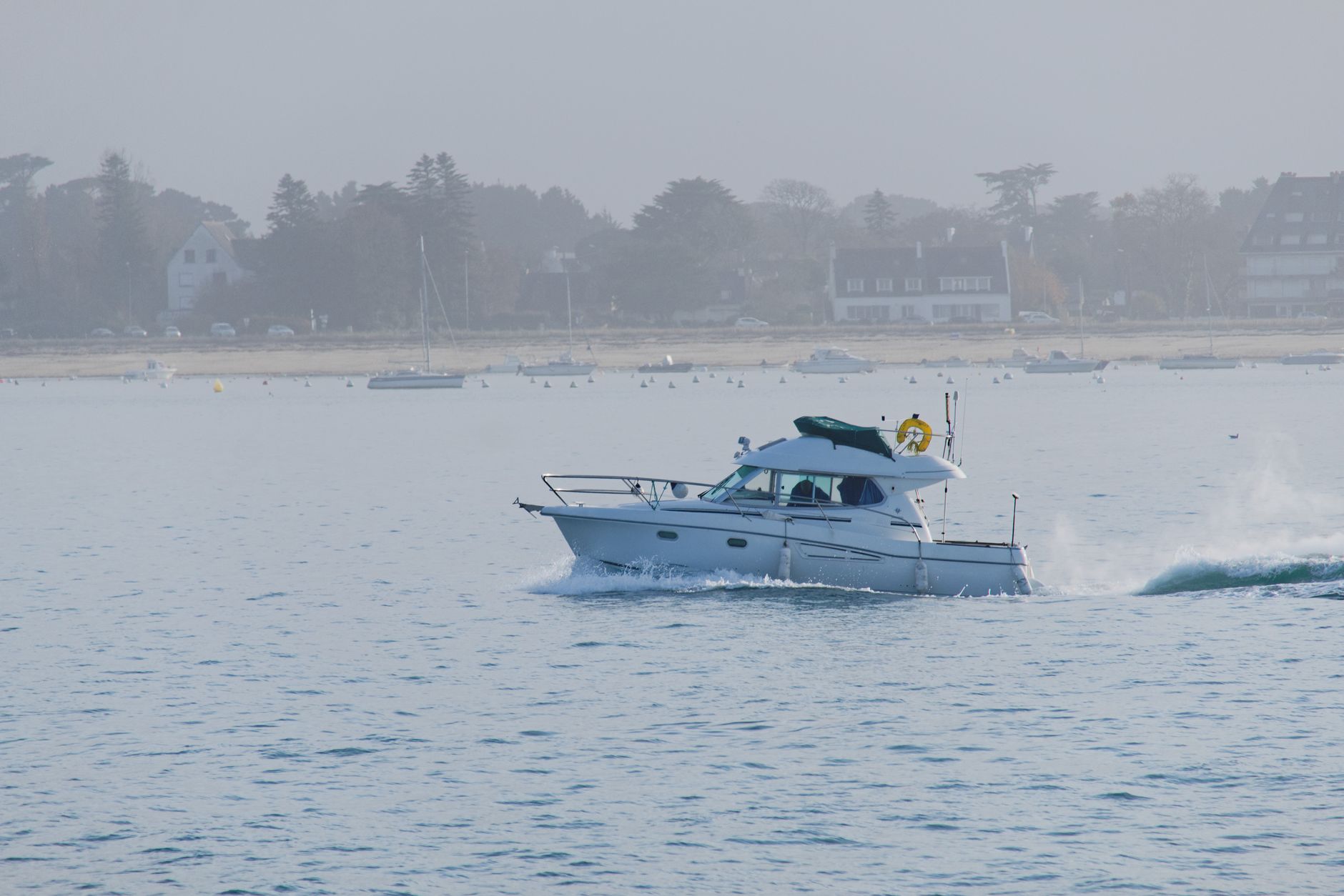Explorer les rivages avec une carte du golfe du Morbihan