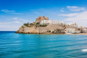 Où se situe Peñíscola en Espagne ? La réponse claire