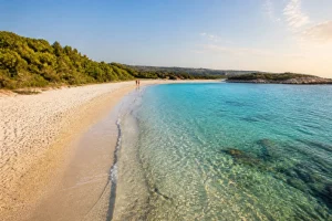Plage Petit Sperone : votre escapade sauvage à Bonifacio