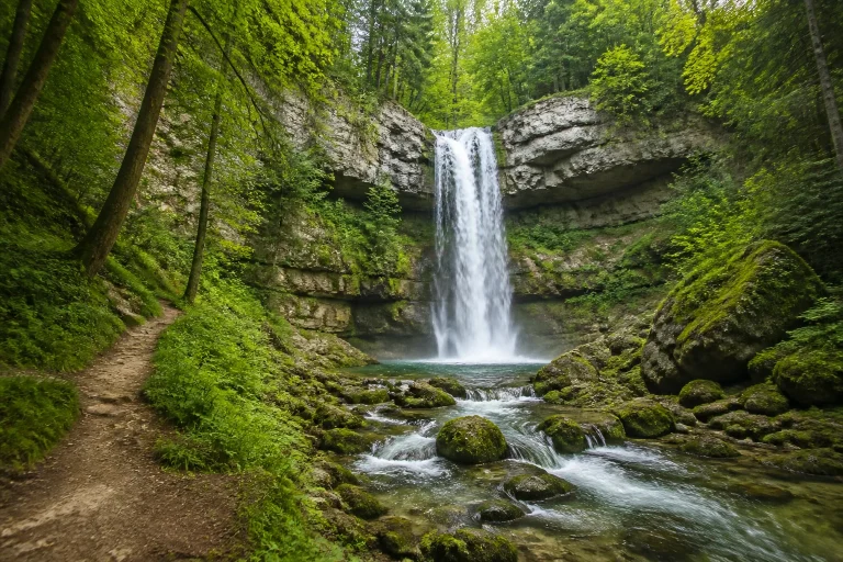 Cascade du Moulinet : votre escapade nature dans le Jura