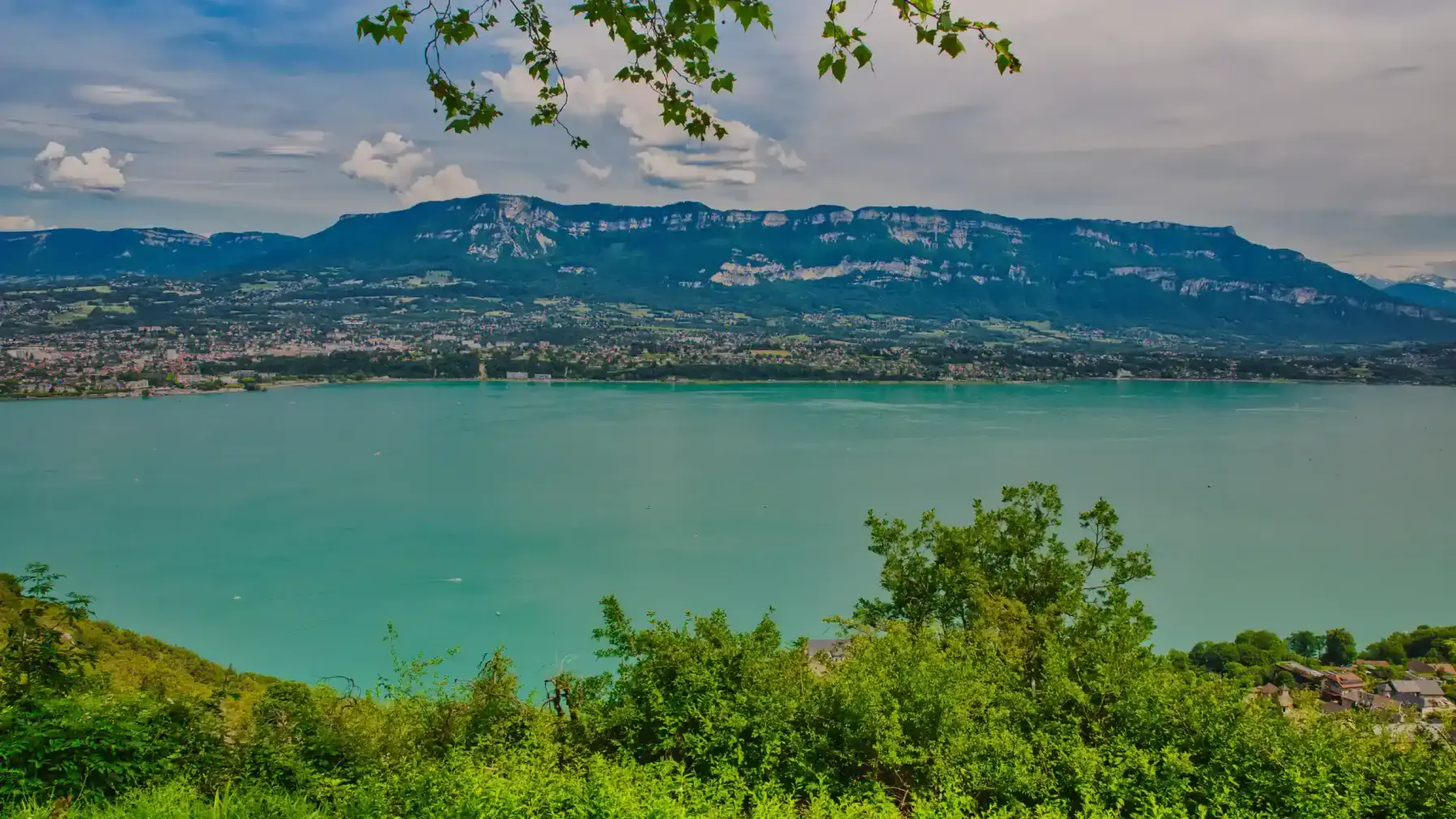 Le lac du Bourget entre Jura et Bauges
