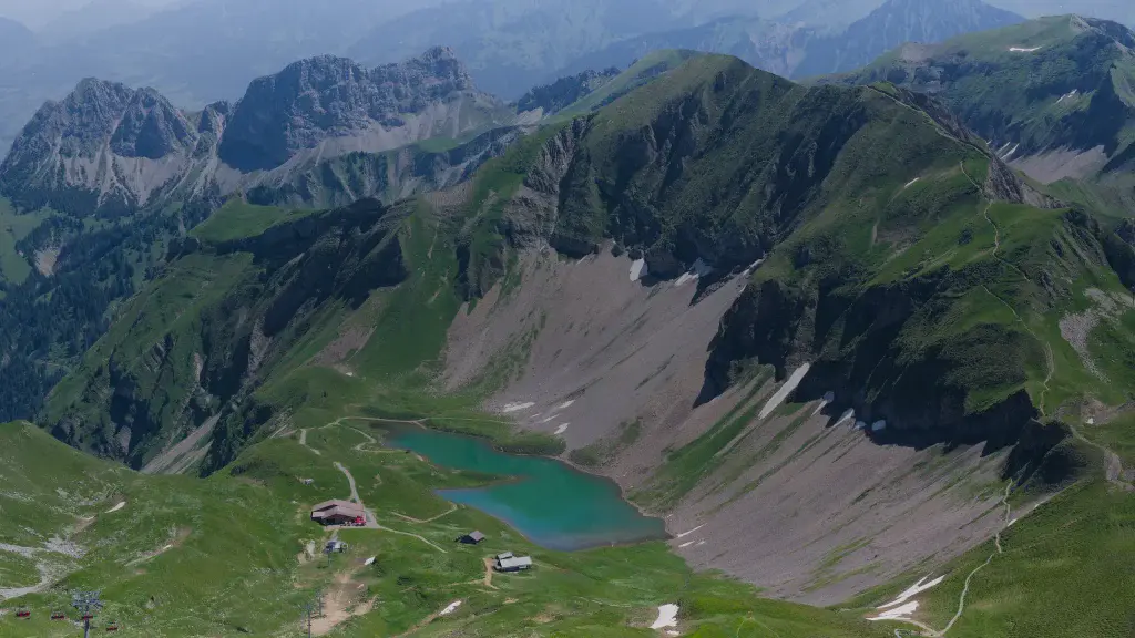 Lac de montagne dans les Alpes du Sud